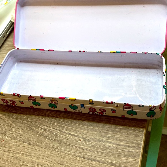 ✨Used Hello Kitty Pencil Box ✨ - Picture 3 of 3